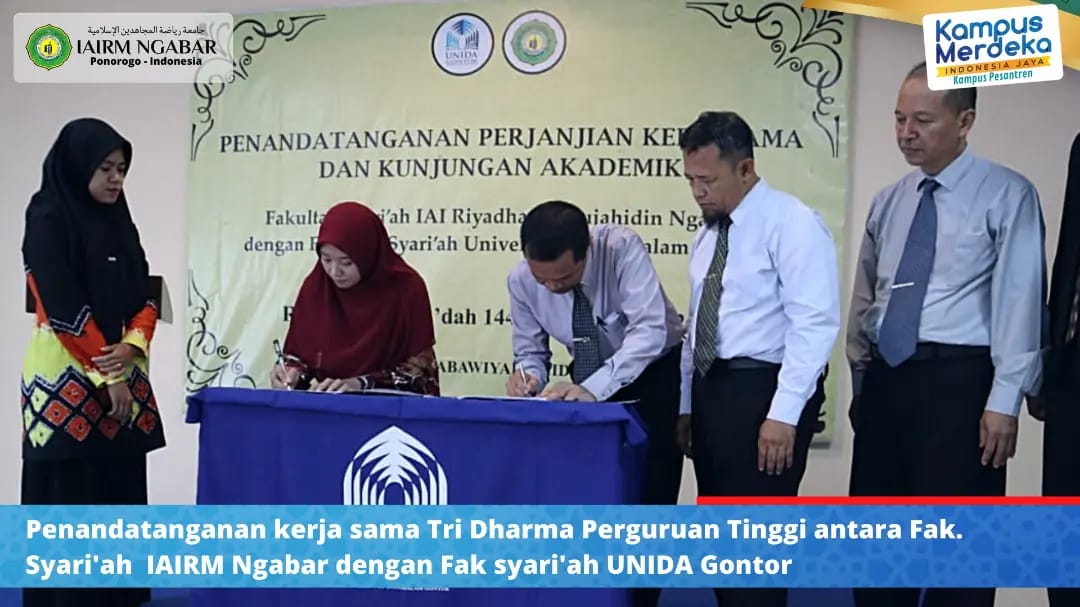 Penandatanganan perjanjian kerjasama Fakultas Syariah Institut Agama Islam Riyadlotul Mujahidin Ngabar bersama dengan Dekan Fakultas Syariah Universitas Darussalam Gontor  dalam lingkup pelaksanaan Tri Dharma Perguruan Tinggi